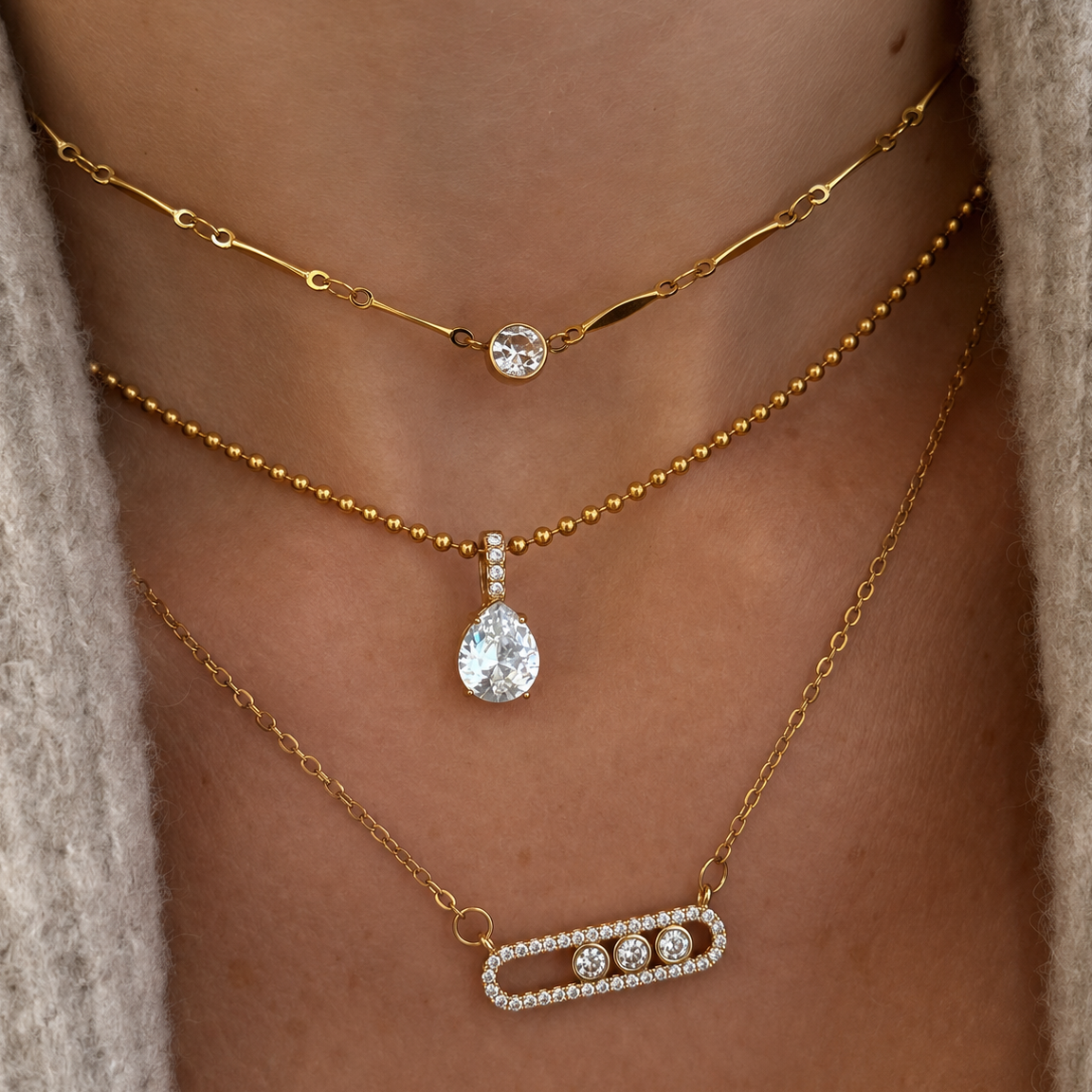 Stone Pendant Chain Necklace with Reflective Centerpiece