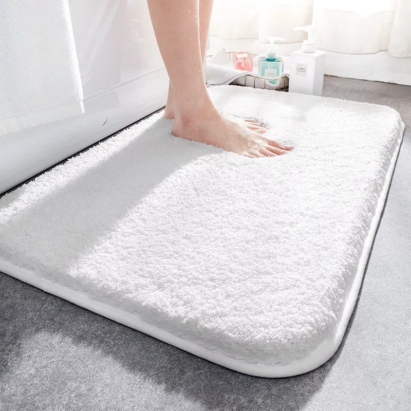 Plush Bathroom Mat with Moisture-Absorbing Fibers and Non-Slip Backing